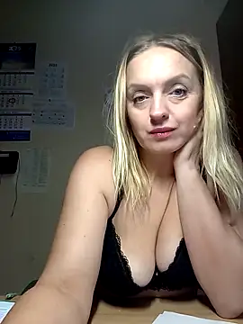 Ami Foxy online show from October 17, 9:45 am