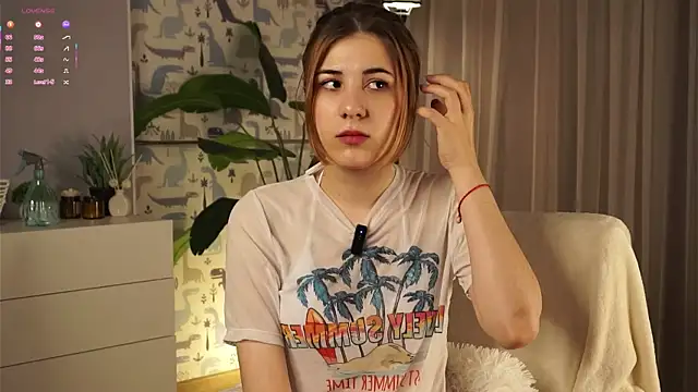 QueenieGitt online show from April 1, 1:06 am