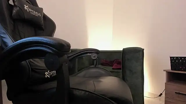 Kyleighc online show from February 24, 11:36 pm