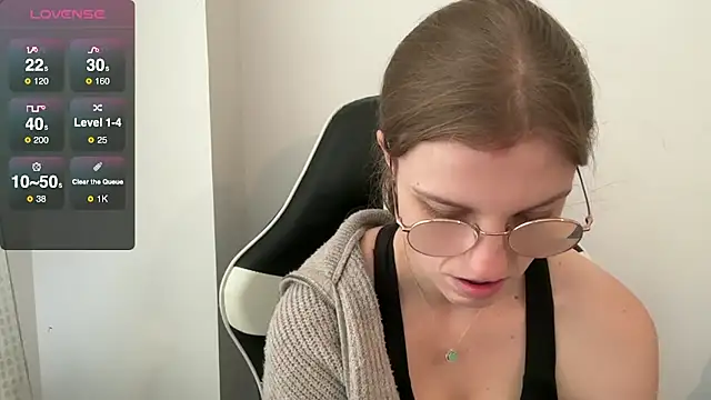 BustyKellyXXX online show from November 13, 10:03 am