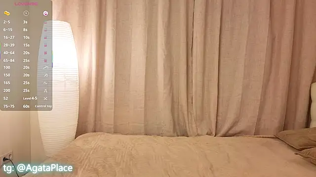 CatherynEves online show from October 4, 6:45 pm