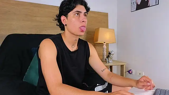 Stiven Benet  online show from October 13, 12:52 pm