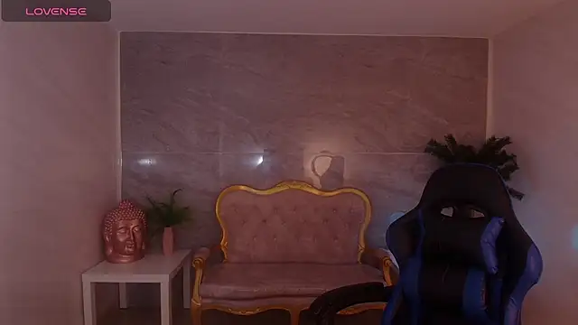 venuss09 s online show from September 20, 1:42 pm