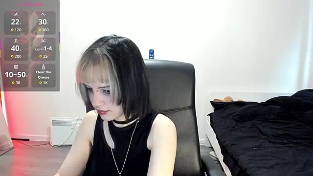 Snapshot of LiyaLuna chatting on October 14, 11:35 am LiyaLuna online show from October 14, 11:35 am