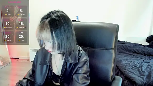 Snapshot of LiyaLuna chatting on October 10, 10:42 am LiyaLuna online show from October 10, 10:42 am