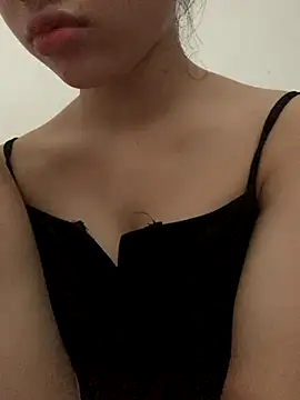 Snapshot of Nguyenha11 chatting on October 6, 8:20 am Nguyenha11 online show from October 6, 8:20 am