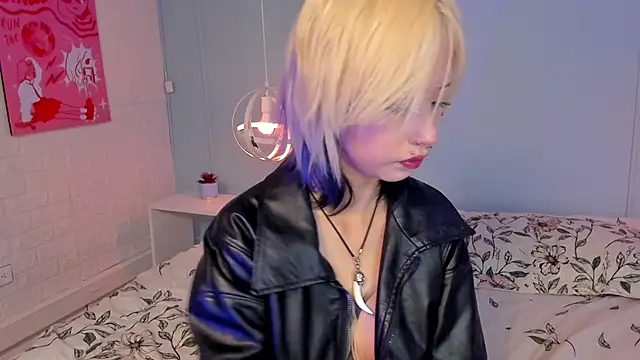 Hannahpage online show from November 17, 12:28 pm