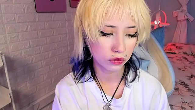 Hannahpage online show from November 20, 12:39 pm