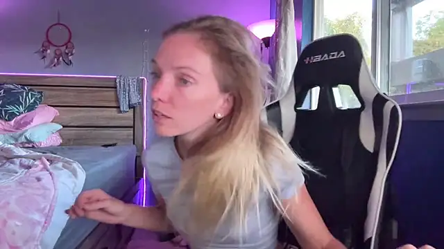 ajmiller25 online show from April 3, 2:09 am