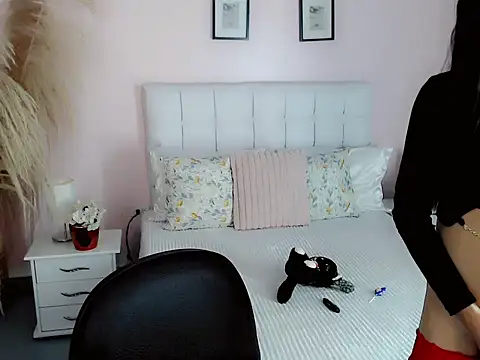 nathalialoes1 online show from November 18, 7:48 pm