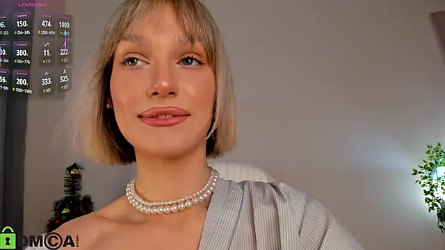 Ice Strawberry online show from December 15, 3:01 am