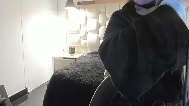 Snapshot of Emilia_Bons chatting on September 10, 1:22 pm Emilia Bons online show from September 10, 1:22 pm
