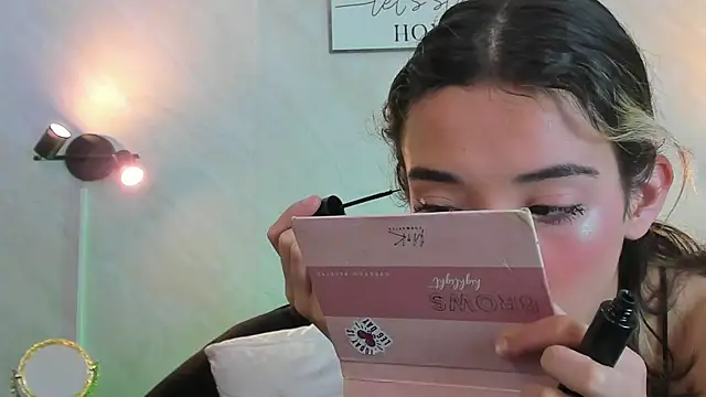 Snapshot of Emilia_Bons chatting on September 29, 2:11 pm Emilia Bons online show from September 29, 2:11 pm