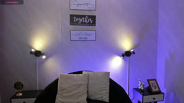 Snapshot of Emilia_Bons chatting on October 6, 2:12 pm Emilia Bons online show from October 6, 2:12 pm