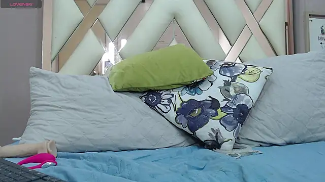 Violett Salvatore online show from March 10, 4:33 pm