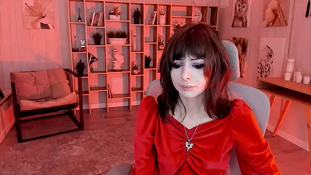 Snapshot of CrystallBloom chatting on October 4, 2:17 am CrystallBloom online show from October 4, 2:17 am