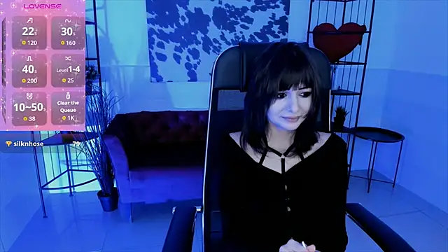Snapshot of CrystallBloom chatting on October 11, 3:00 am CrystallBloom online show from October 11, 3:00 am