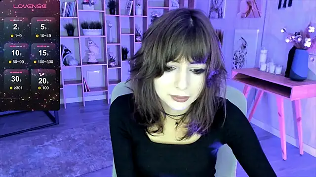 Snapshot of CrystallBloom chatting on October 17, 4:59 am CrystallBloom online show from October 17, 4:59 am