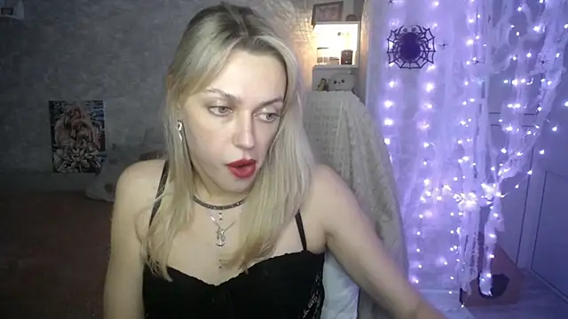 NickyAdamidi online show from October 31, 5:50 pm