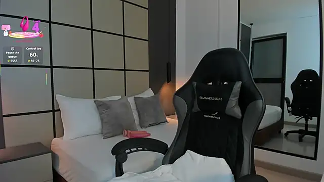 dana daree online show from November 6, 7:09 pm