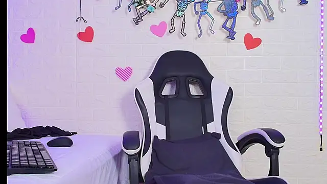 naomi diamond  online show from October 31, 3:16 pm