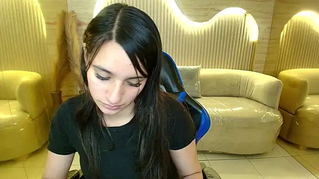 scarlettvixen r online show from December 19, 8:12 pm