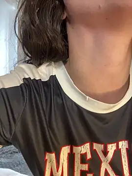 karinasantos  online show from February 13, 9:05 pm