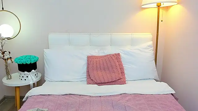 AndreaButt online show from April 7, 5:20 am