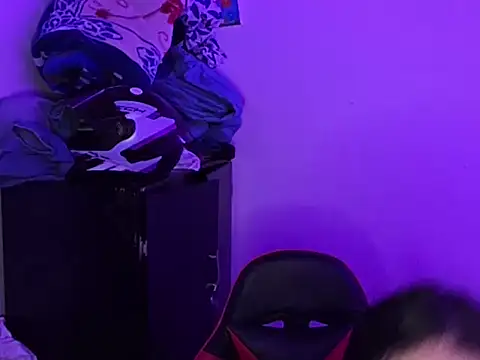 ChloeSnoww online show from September 30, 3:23 am