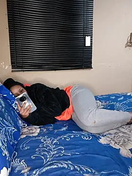 celazimnike062127 online show from April 17, 10:34 pm