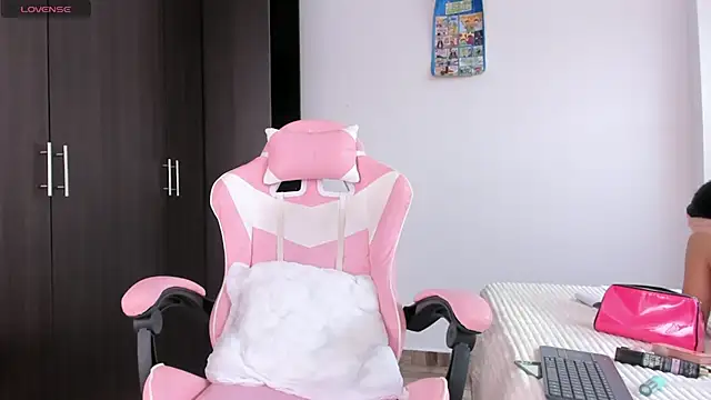 kendal hot01 online show from February 13, 2:19 pm