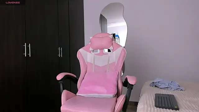 kendal hot01 online show from March 27, 7:14 pm