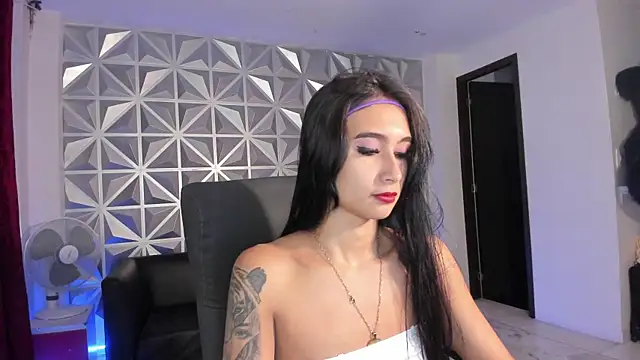 Snapshot of hellen_tease chatting on September 22, 12:47 pm hellen tease online show from September 22, 12:47 pm
