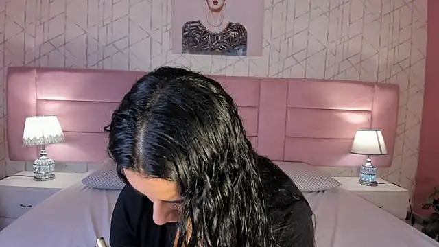 BellaSwwan online show from December 17, 1:37 pm