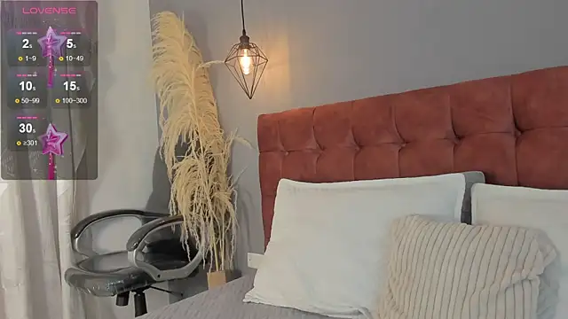 victoria decapri online show from March 19, 8:13 pm