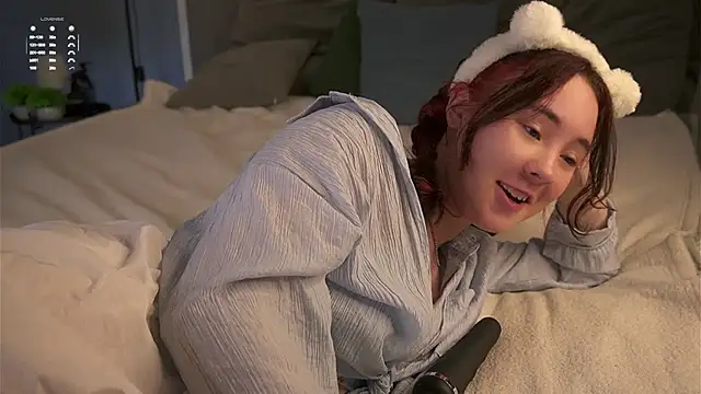 Snapshot of AlbertaClack chatting on September 24, 11:53 am AlbertaClack online show from September 24, 11:53 am