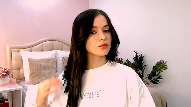 lil angel  online show from September 28, 6:57 pm