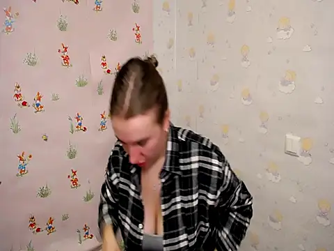 JuliaTopp  online show from September 25, 6:01 am