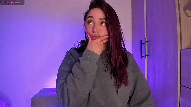 scarlett Collinss online show from February 13, 6:37 am