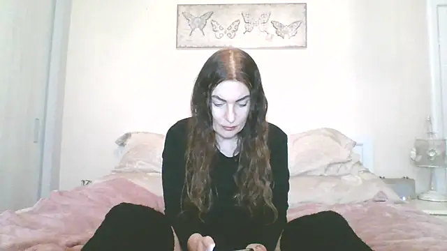 EllaKent online show from February 2, 3:33 pm