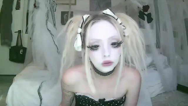 bl0odsyring3 online show from April 9, 6:57 pm