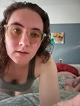 AndHerXO online show from March 10, 12:20 pm