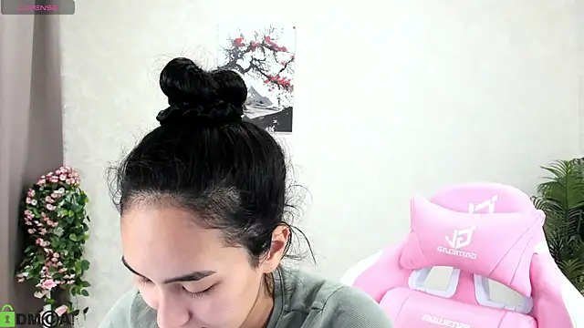 FlirtyAura online show from October 28, 7:14 am