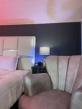 BellaFernandez   online show from April 15, 1:33 pm