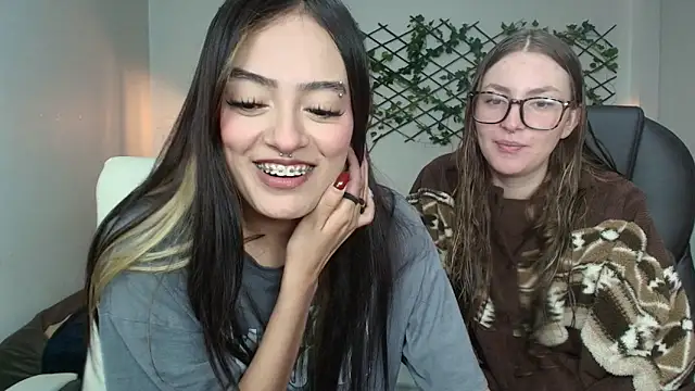 velvet  moon online show from April 11, 11:19 pm