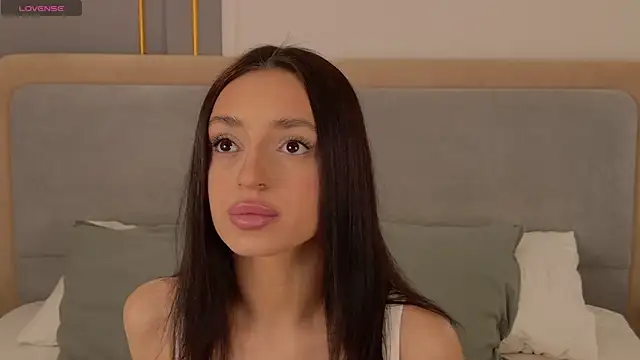 AdoraCortes online show from March 25, 5:11 am