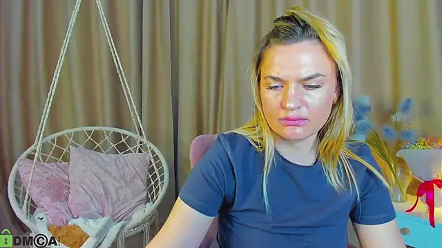 Marie Ellie online show from April 17, 2:02 am