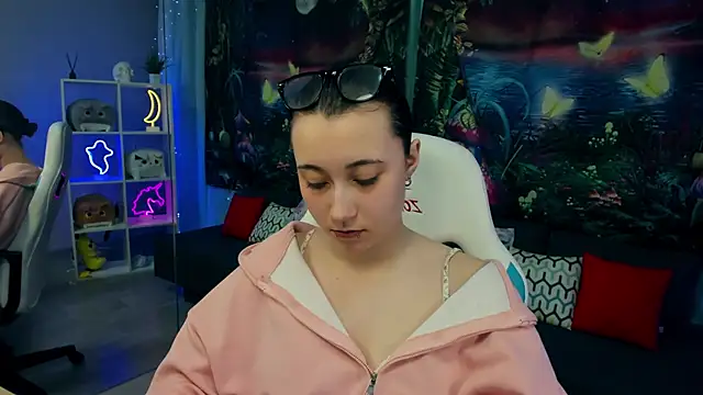 ClaraParks online show from December 4, 8:31 pm