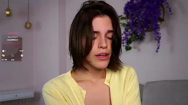 EleneButton online show from December 15, 1:22 am