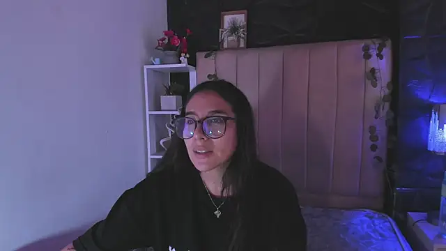 Bonnali lune online show from February 9, 7:38 pm